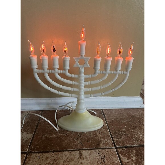 Vintage Blow Mold Menorah That Lights Up Plugs In Star of David White Plastic - Picture 1 of 8